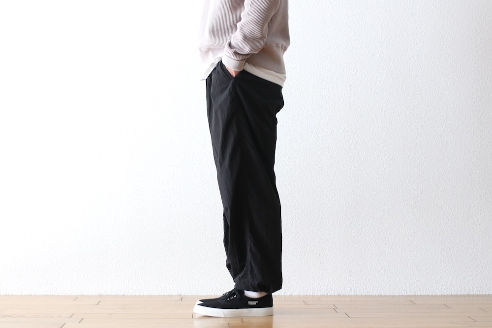 ATON (ȥ) "HAND DYED NYLON UTILITY PANTS"