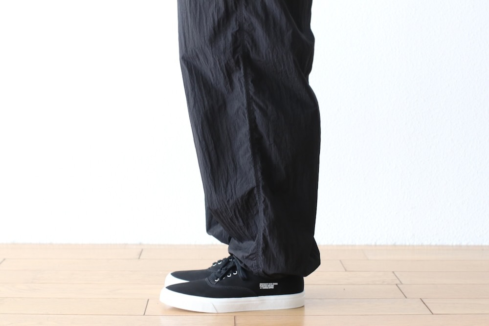 ATON (ȥ) "HAND DYED NYLON UTILITY PANTS"