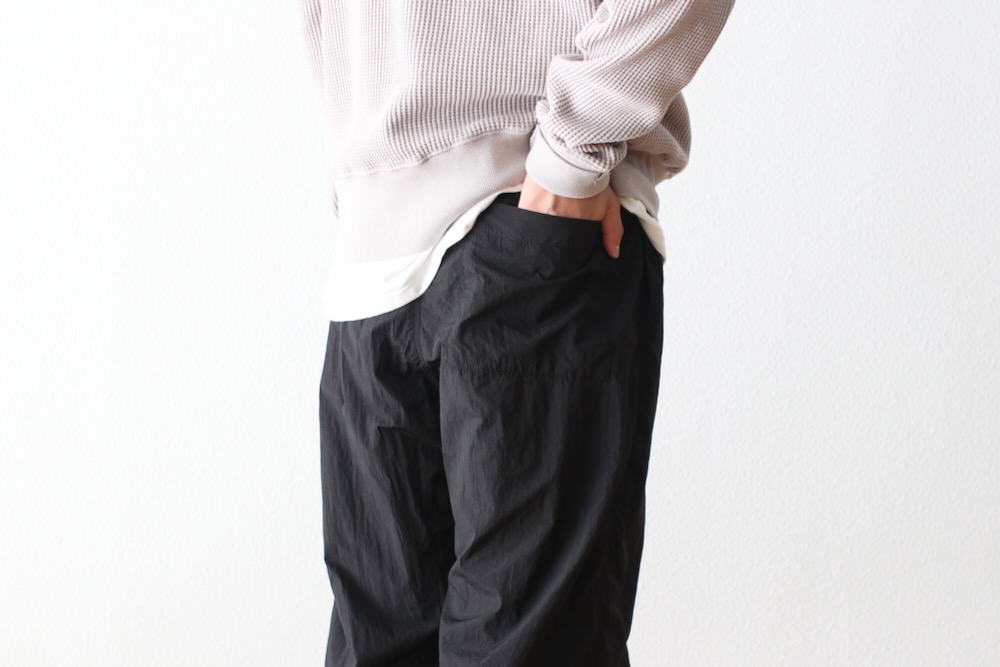 ATON (ȥ) "HAND DYED NYLON UTILITY PANTS"