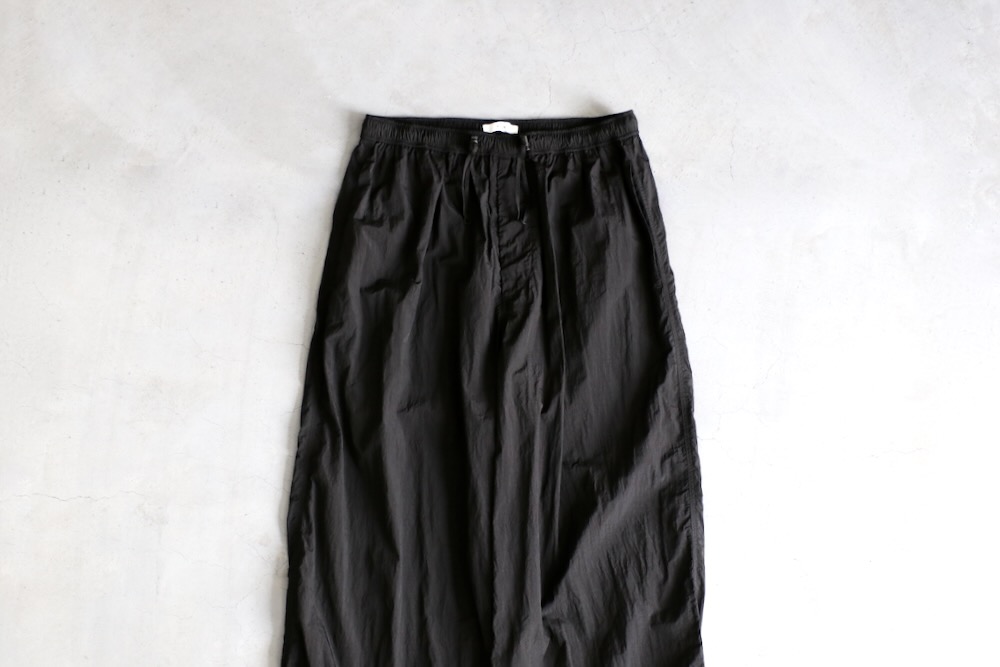 ATON (ȥ) "HAND DYED NYLON UTILITY PANTS"