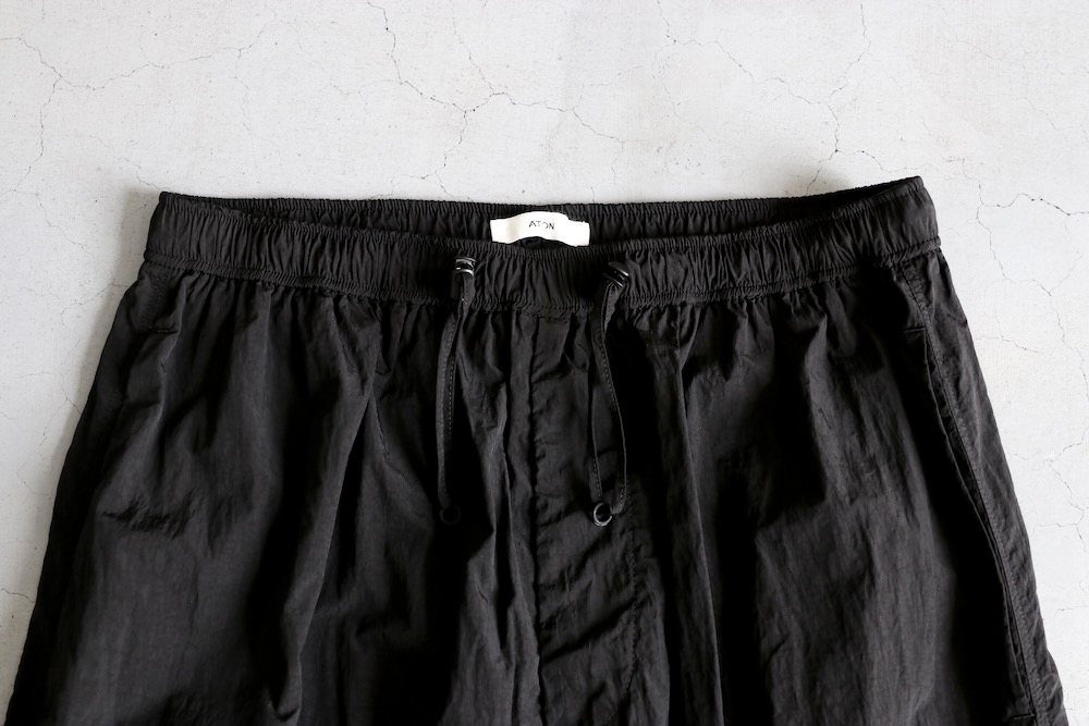 ATON (ȥ) "HAND DYED NYLON UTILITY PANTS"