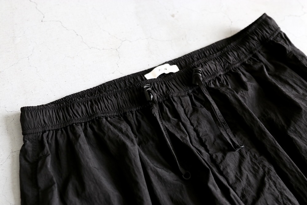 ATON (ȥ) "HAND DYED NYLON UTILITY PANTS"