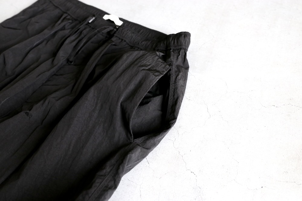 ATON (ȥ) "HAND DYED NYLON UTILITY PANTS"