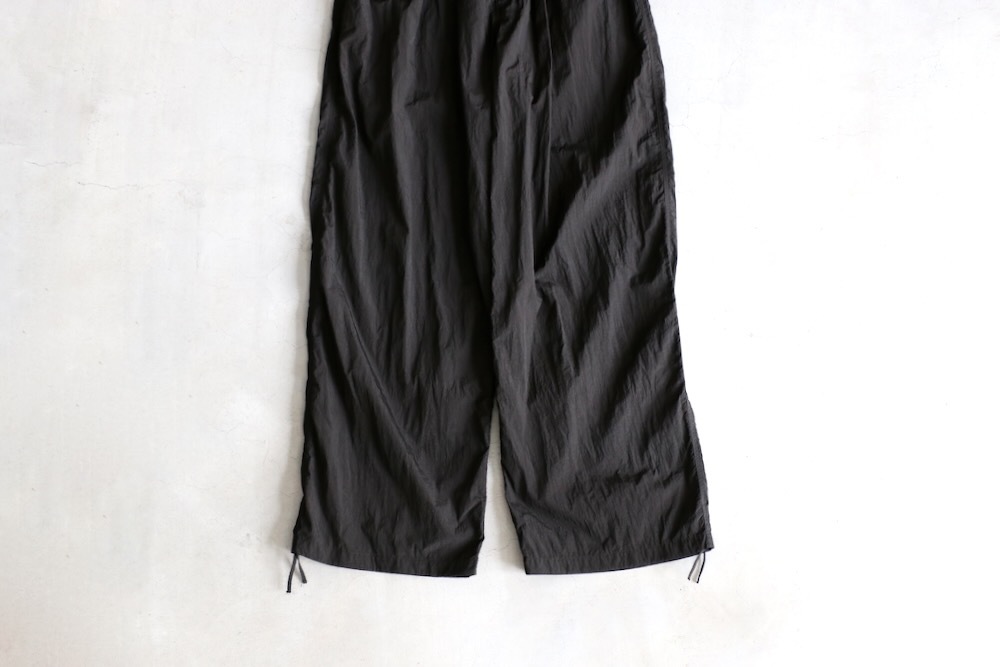 ATON (ȥ) "HAND DYED NYLON UTILITY PANTS"