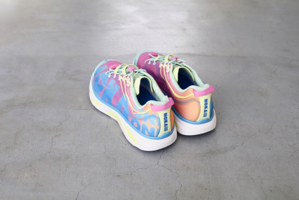 HOKA ONE ONE (ホカ オネ オネ) 