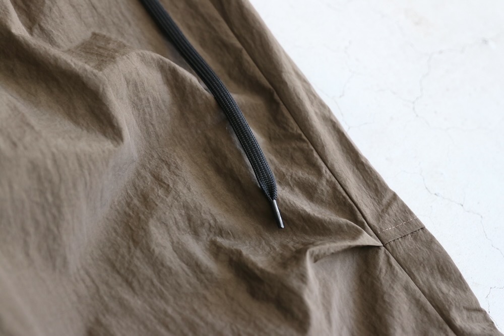 altared(륿) "Nylon Washer Track Pants"