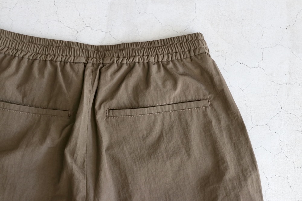 altared(륿) "Nylon Washer Track Pants"