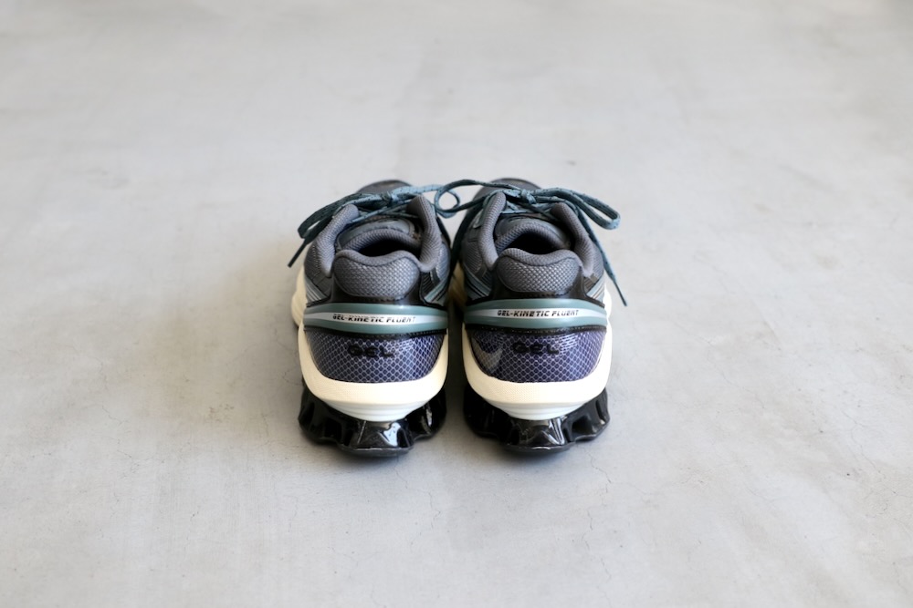 ASICS (å) "GEL-KINETIC FLUENT -CARRIEER GREY/PURE SILVER-"