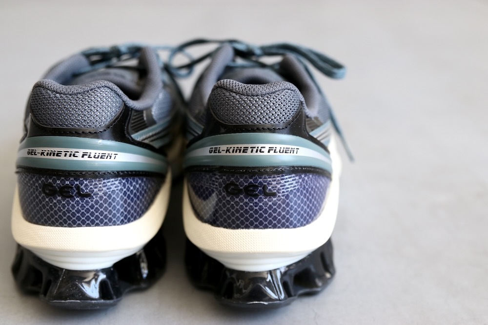 ASICS (å) "GEL-KINETIC FLUENT -CARRIEER GREY/PURE SILVER-"