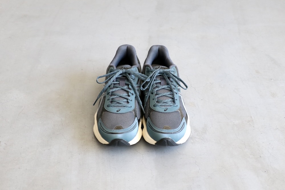 ASICS (å) "GEL-KINETIC FLUENT -CARRIEER GREY/PURE SILVER-"