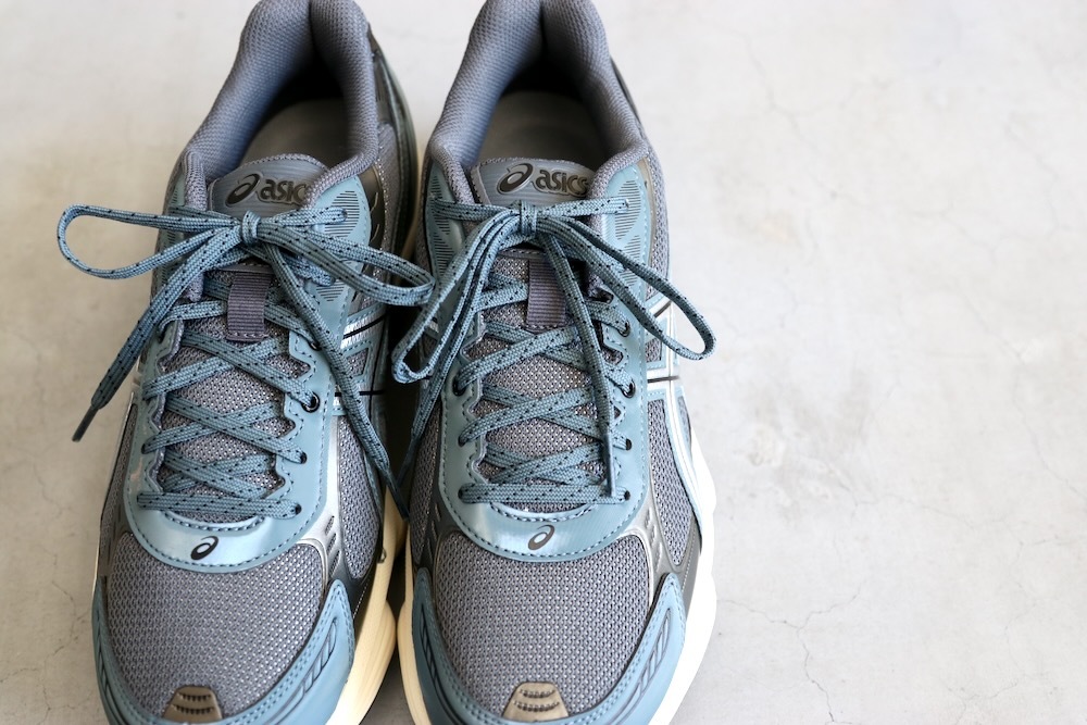 ASICS (å) "GEL-KINETIC FLUENT -CARRIEER GREY/PURE SILVER-"