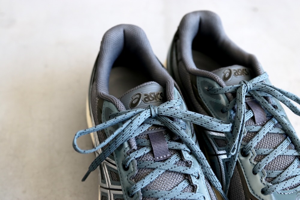ASICS (å) "GEL-KINETIC FLUENT -CARRIEER GREY/PURE SILVER-"