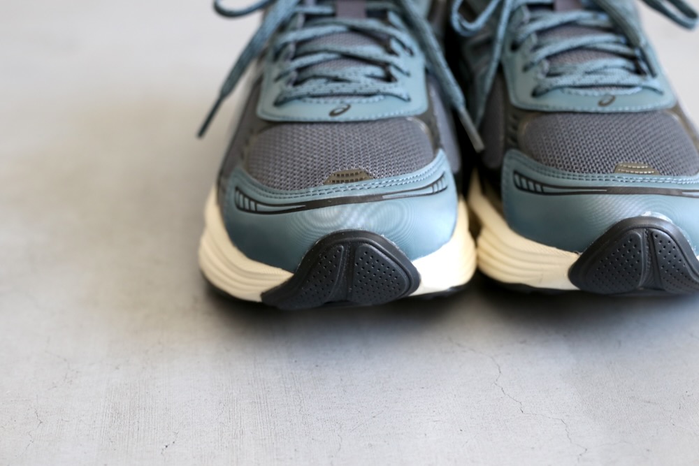 ASICS (å) "GEL-KINETIC FLUENT -CARRIEER GREY/PURE SILVER-"