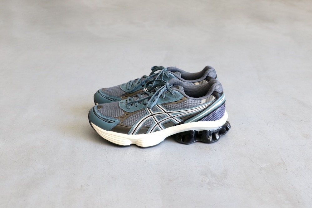 ASICS (å) "GEL-KINETIC FLUENT -CARRIEER GREY/PURE SILVER-"
