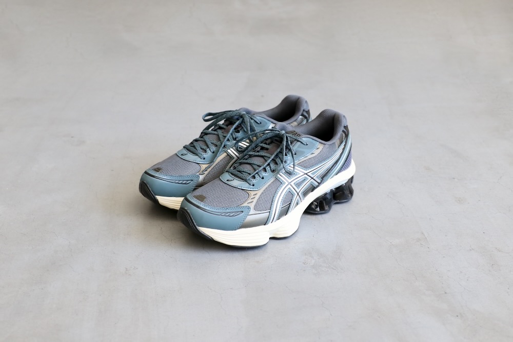 ASICS (å) "GEL-KINETIC FLUENT -CARRIEER GREY/PURE SILVER-"