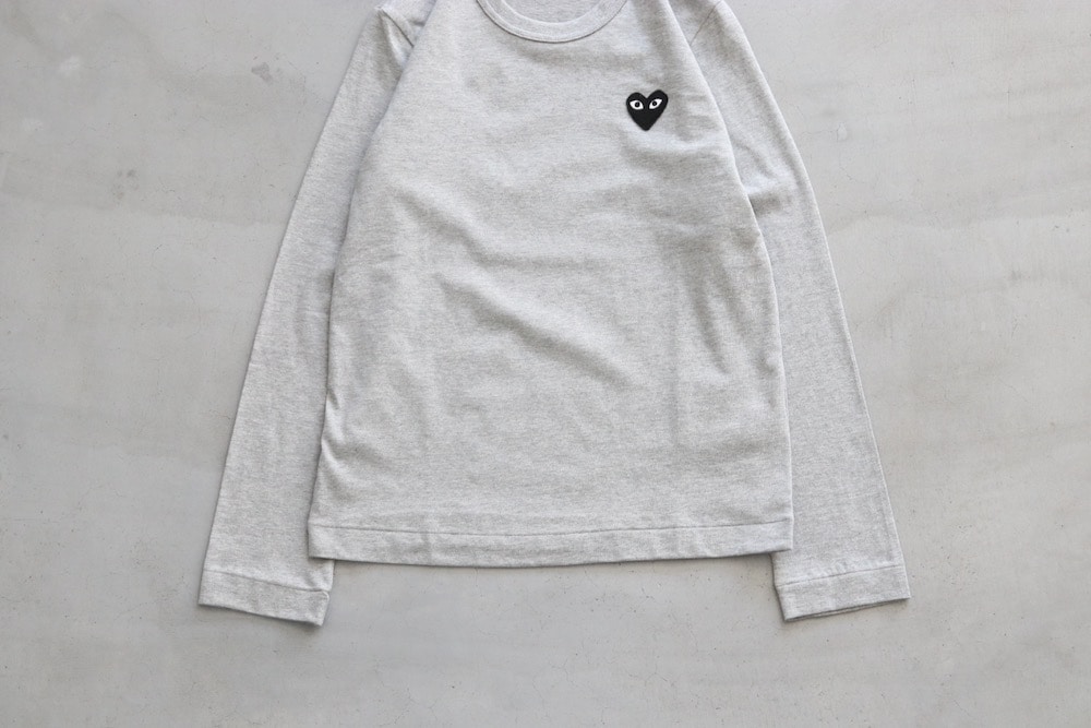 【美品】PLAYCOMME des GARÇONS　ロングTシャツグレーSサイズ unisex］PLAY COMME des GARCONS(プレイ コム デ ギャルソン