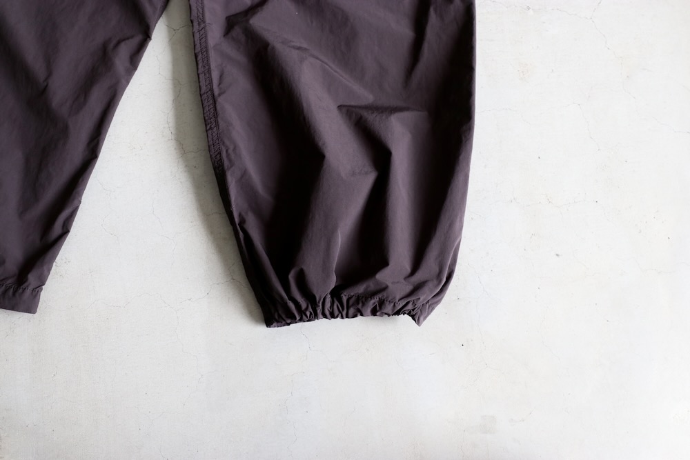 ATON (ȥ) "AIR WEATHER SHORT UTILITY CARGO PANTS"