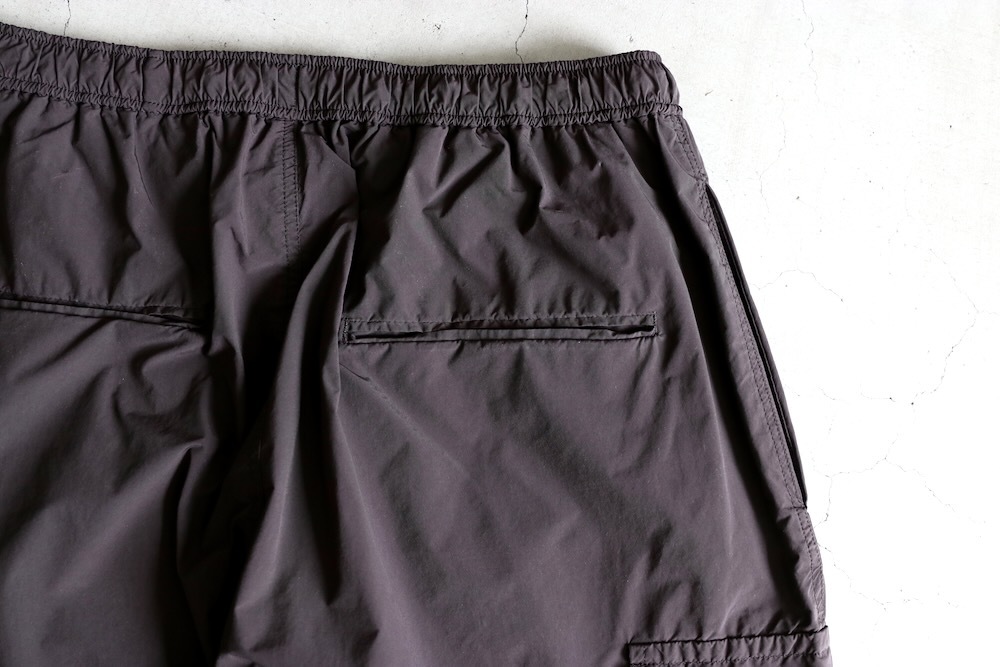 ATON (ȥ) "AIR WEATHER SHORT UTILITY CARGO PANTS"
