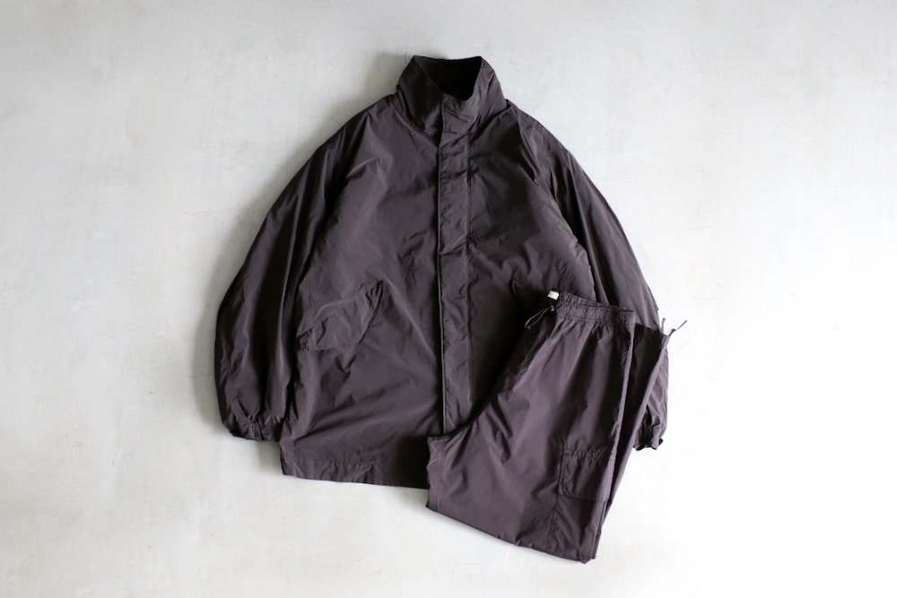 ATON (ȥ) "AIR WEATHER SHORT UTILITY CARGO PANTS"