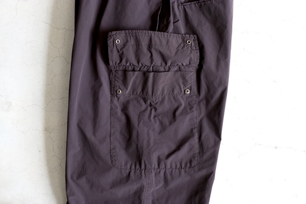 ATON (ȥ) "AIR WEATHER SHORT UTILITY CARGO PANTS"