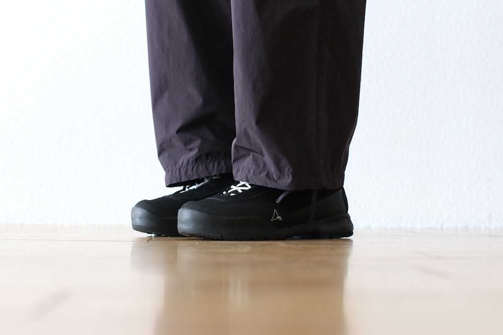 ATON (ȥ) "AIR WEATHER SHORT UTILITY CARGO PANTS"