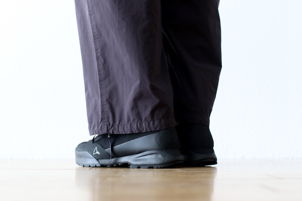 ATON (ȥ) "AIR WEATHER SHORT UTILITY CARGO PANTS"