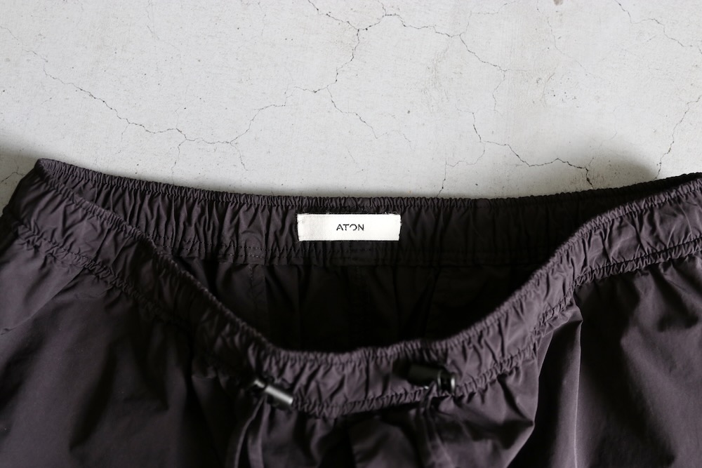 ATON (ȥ) "AIR WEATHER SHORT UTILITY CARGO PANTS"