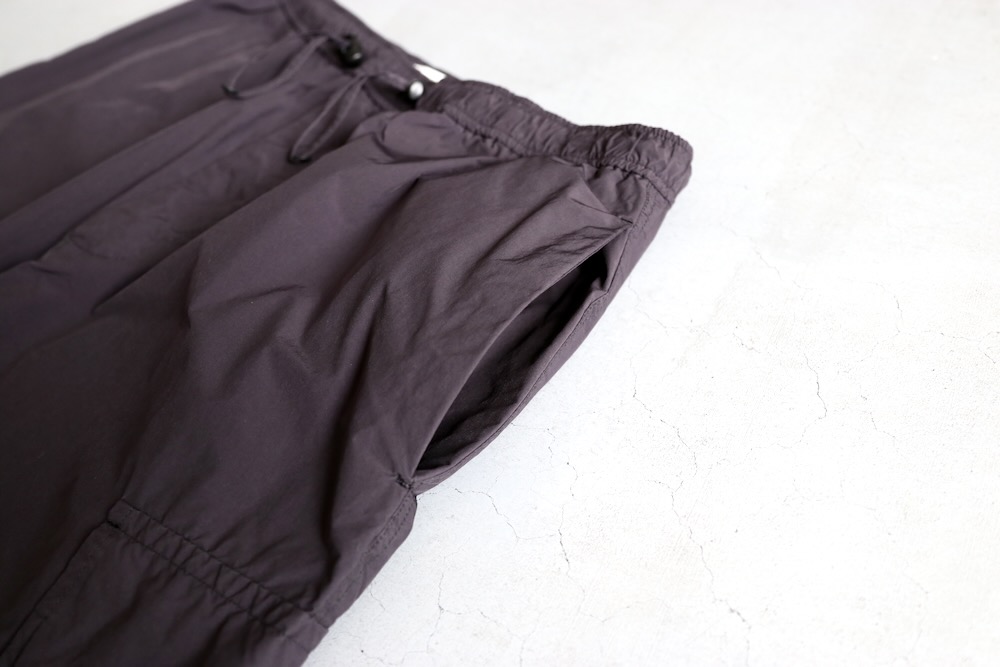 ATON (ȥ) "AIR WEATHER SHORT UTILITY CARGO PANTS"