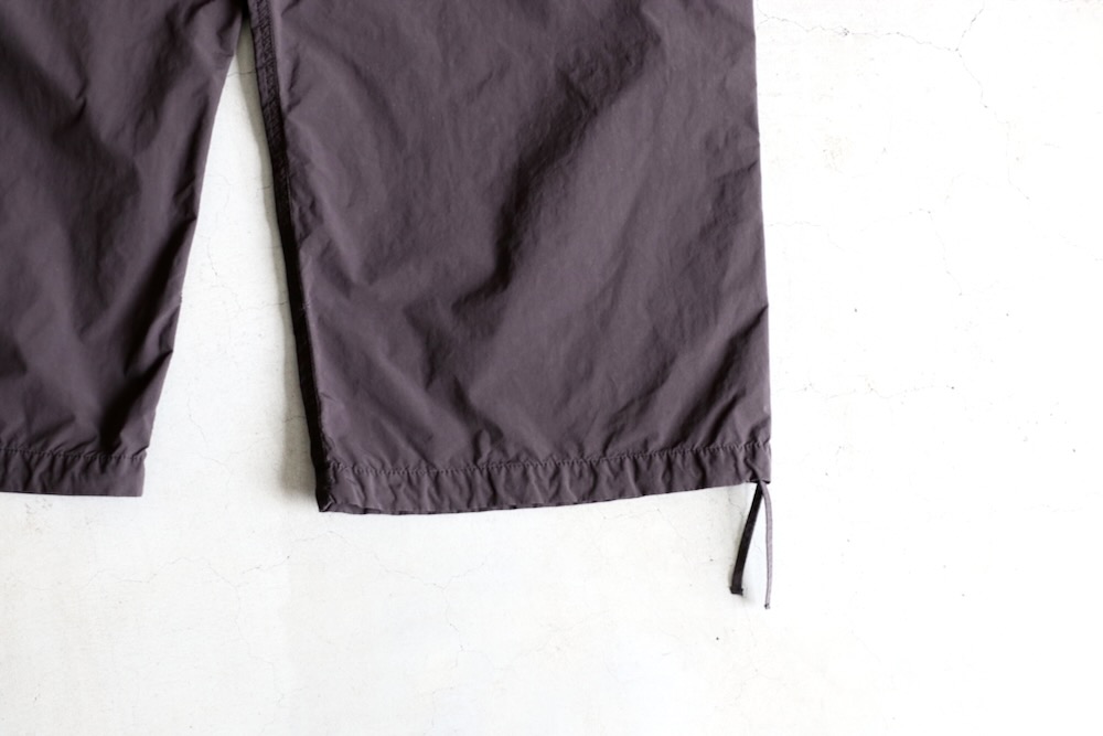 ATON (ȥ) "AIR WEATHER SHORT UTILITY CARGO PANTS"