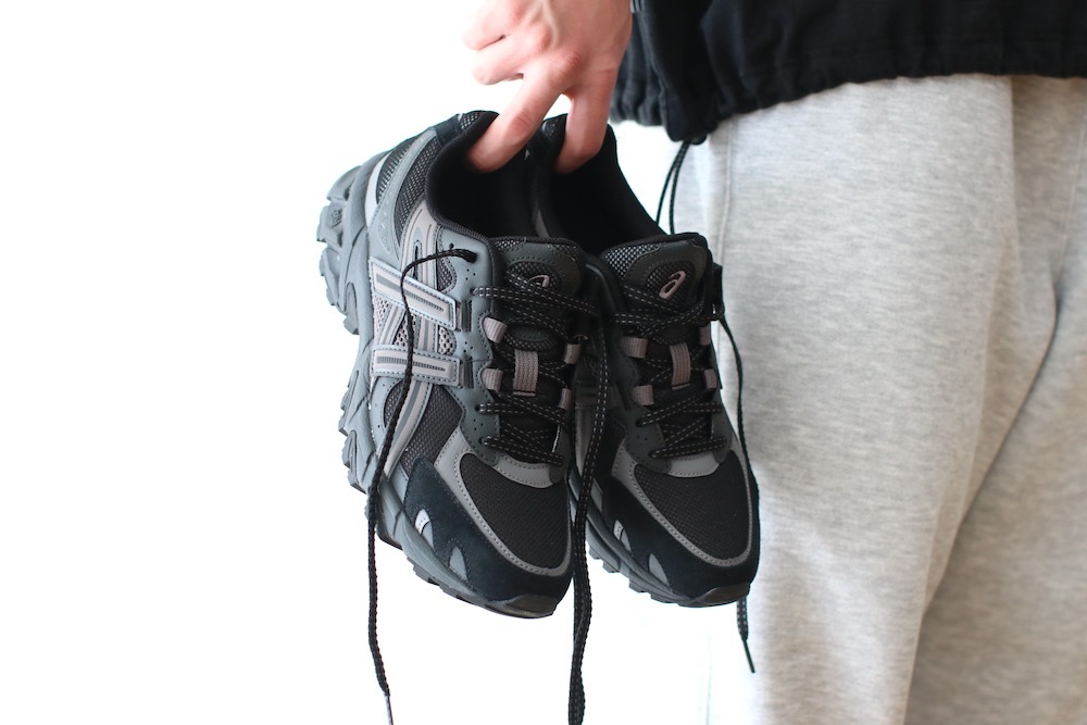 ASICS (�����å���) "GEL-SONOMA TR62 -Black/Graphite Grey-"