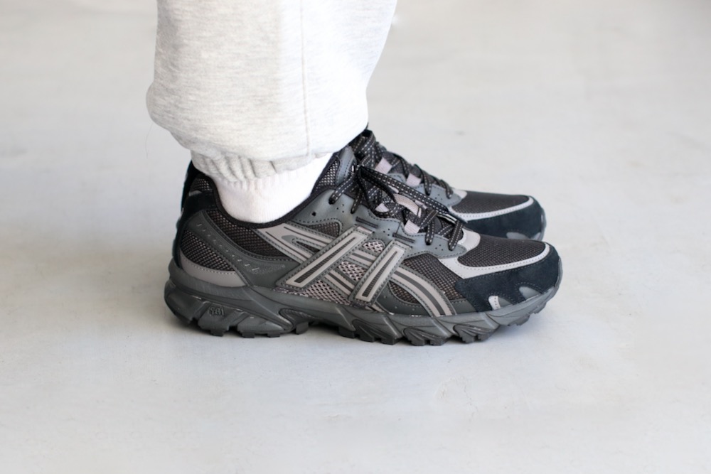 ASICS (�����å���) "GEL-SONOMA TR62 -Black/Graphite Grey-"