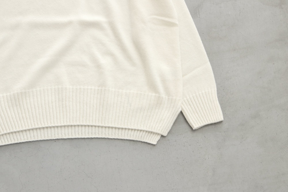 TOUJOURS トゥジューCOTTON SWEAT WOMEN'S】TOUJOURS（トゥジュー）“Turtle Neck Side Slit Big