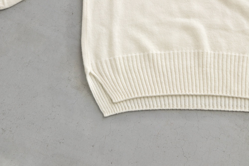 WOMEN'S】TOUJOURS（トゥジュー）“Turtle Neck Side Slit Big