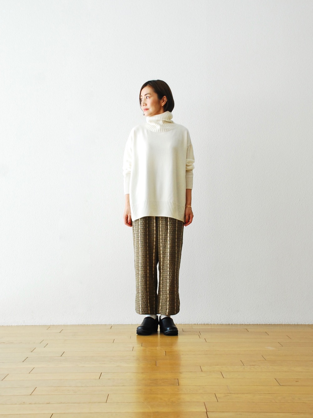 WOMEN'S】TOUJOURS（トゥジュー）“Turtle Neck Side Slit Big