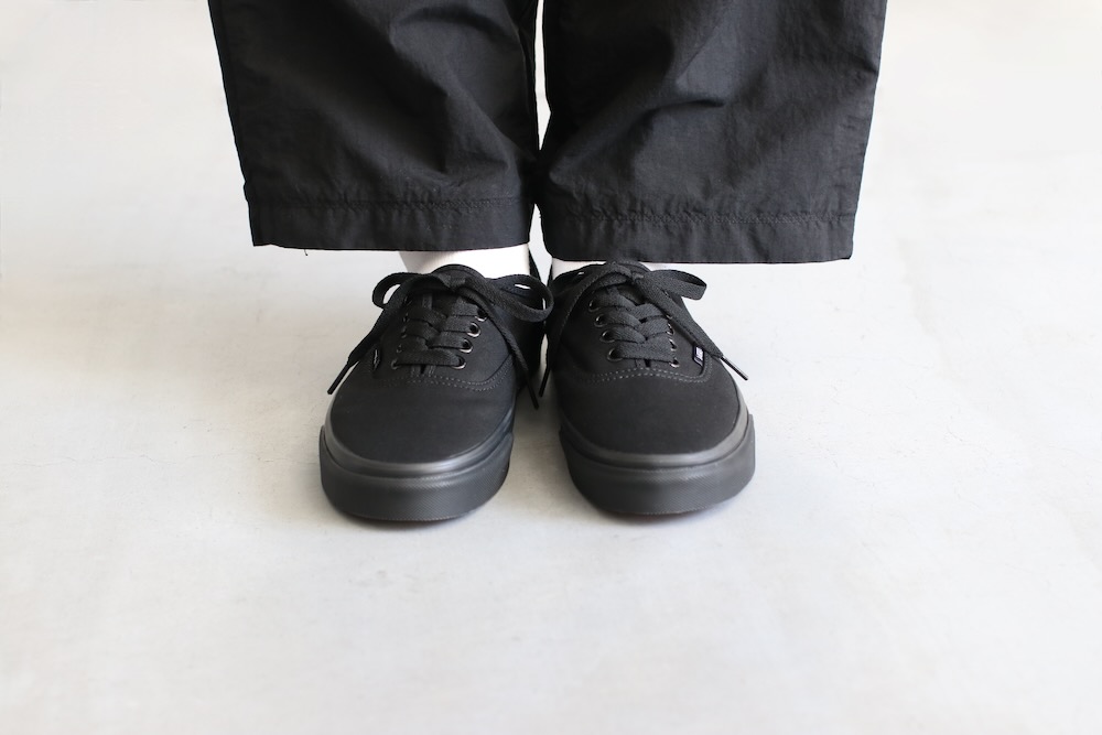 WOMEN'SVANS() "UA AUTHENTIC BLACK/BLACK"