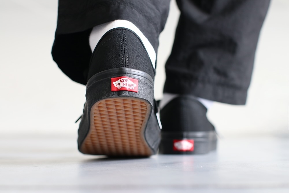 WOMEN'SVANS() "UA AUTHENTIC BLACK/BLACK"