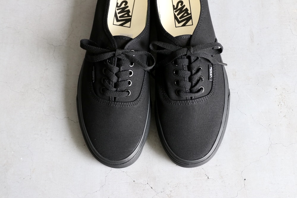 WOMEN'SVANS() "UA AUTHENTIC BLACK/BLACK"