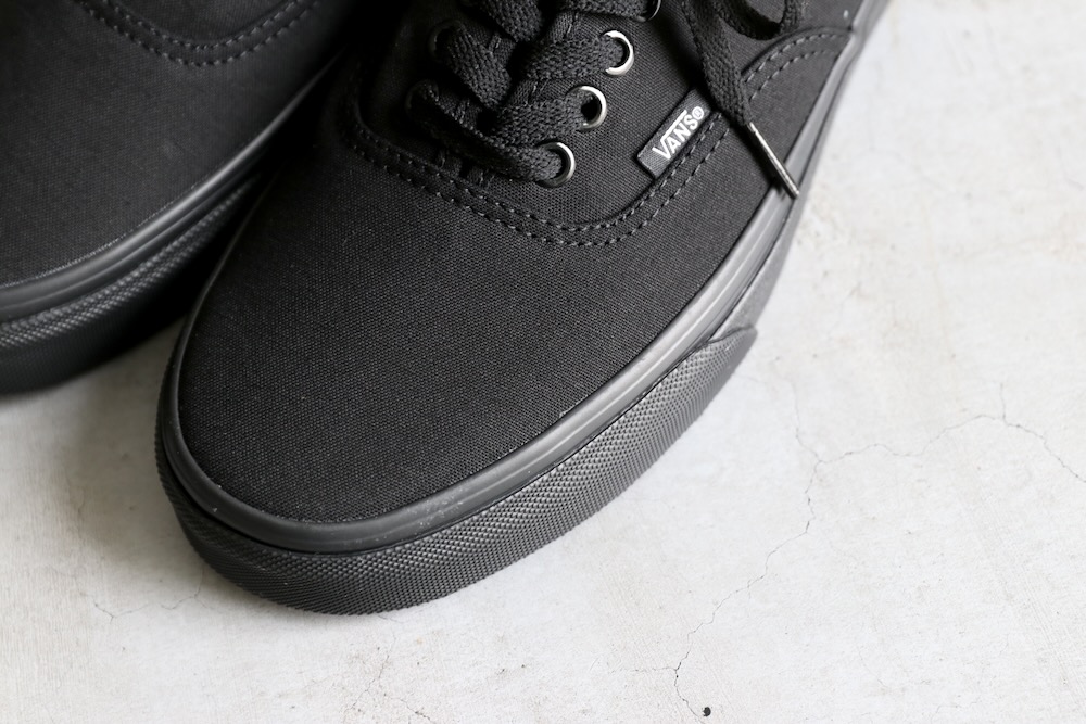 WOMEN'SVANS() "UA AUTHENTIC BLACK/BLACK"