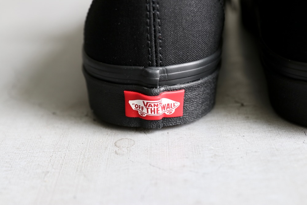 WOMEN'SVANS() "UA AUTHENTIC BLACK/BLACK"