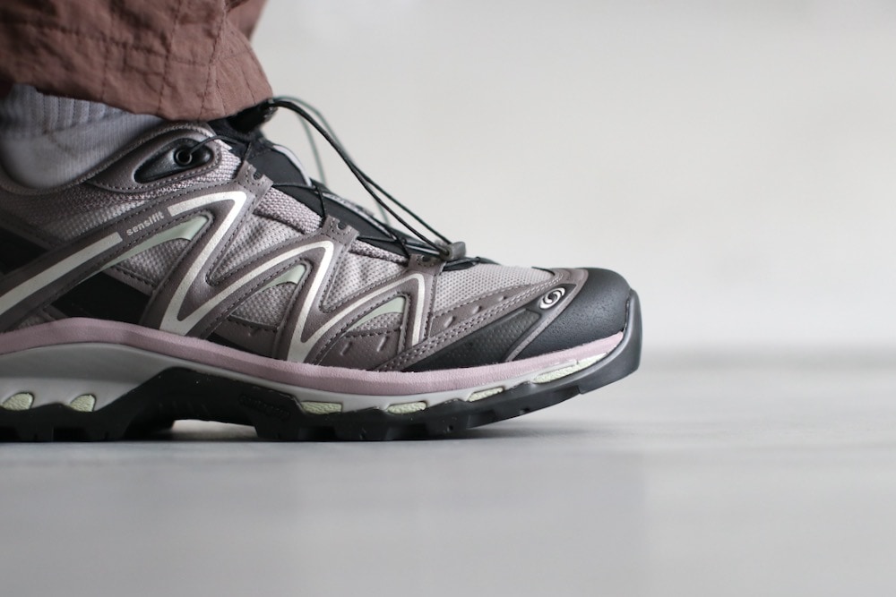 Salomon Grail 120 とBurton mission small スノボ板 サロモン