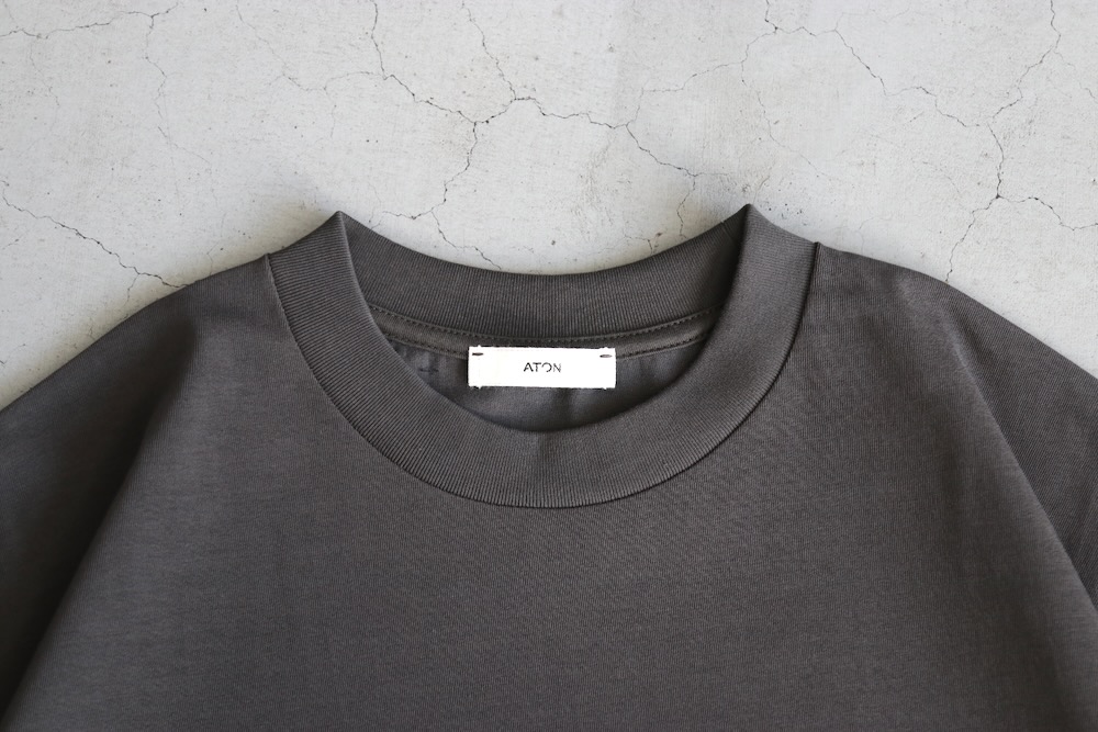 ATON (ȥ) "FRESCA PLATE OVERSIZED T-SHIRT"