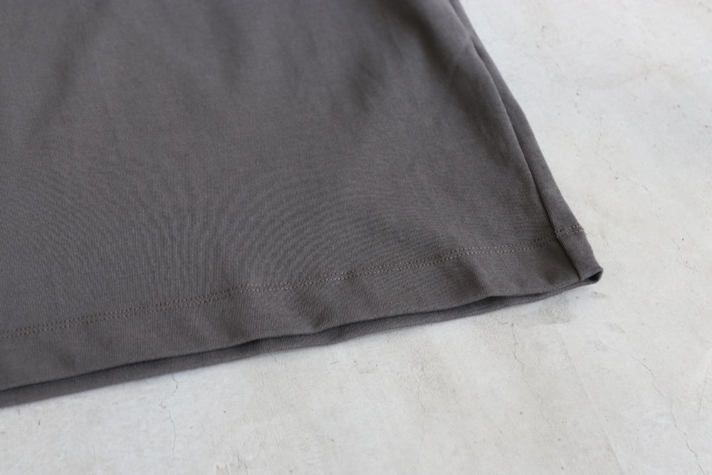 ATON (ȥ) "FRESCA PLATE OVERSIZED T-SHIRT"