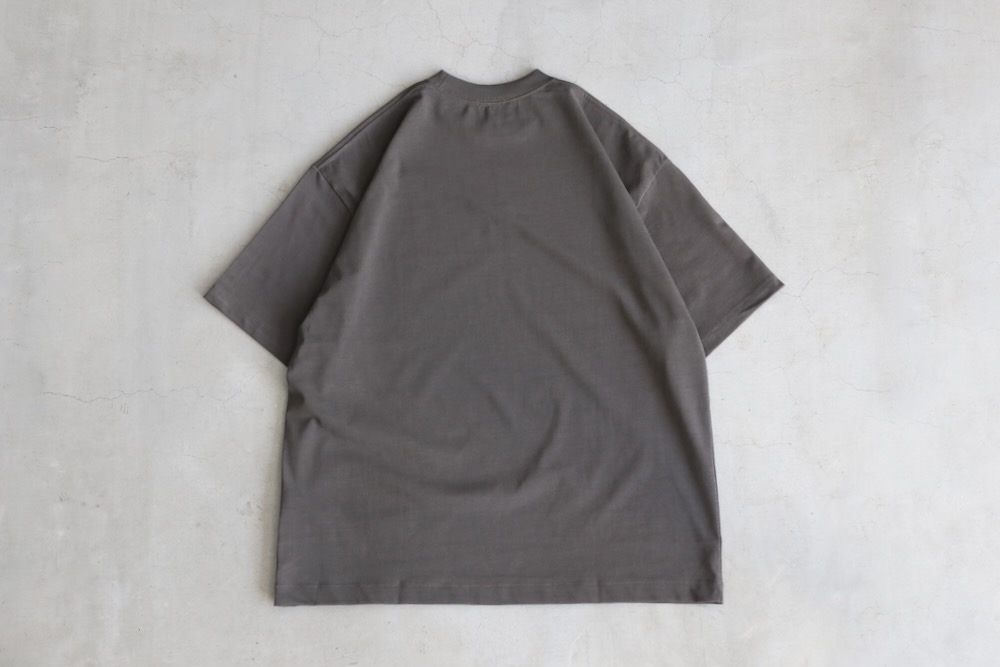 ATON (ȥ) "FRESCA PLATE OVERSIZED T-SHIRT"