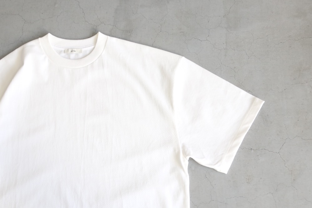 ATON (ȥ) "FRESCA PLATE OVERSIZED T-SHIRT"