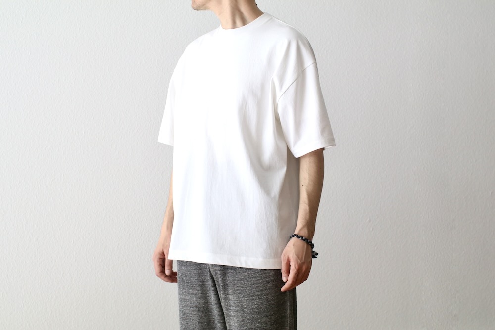 ATON (ȥ) "FRESCA PLATE OVERSIZED T-SHIRT"