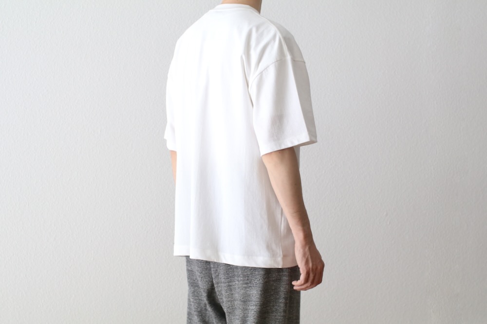 ATON (ȥ) "FRESCA PLATE OVERSIZED T-SHIRT"
