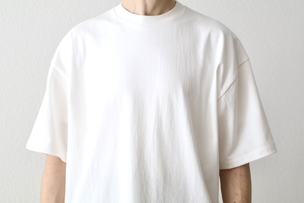 ATON (ȥ) "FRESCA PLATE OVERSIZED T-SHIRT"