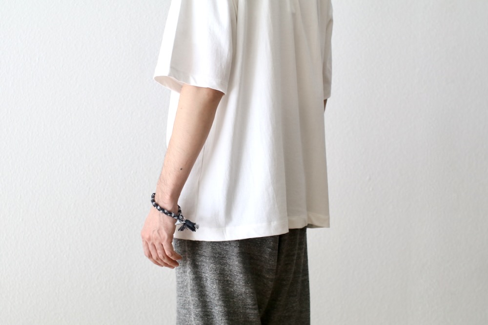 ATON (ȥ) "FRESCA PLATE OVERSIZED T-SHIRT"