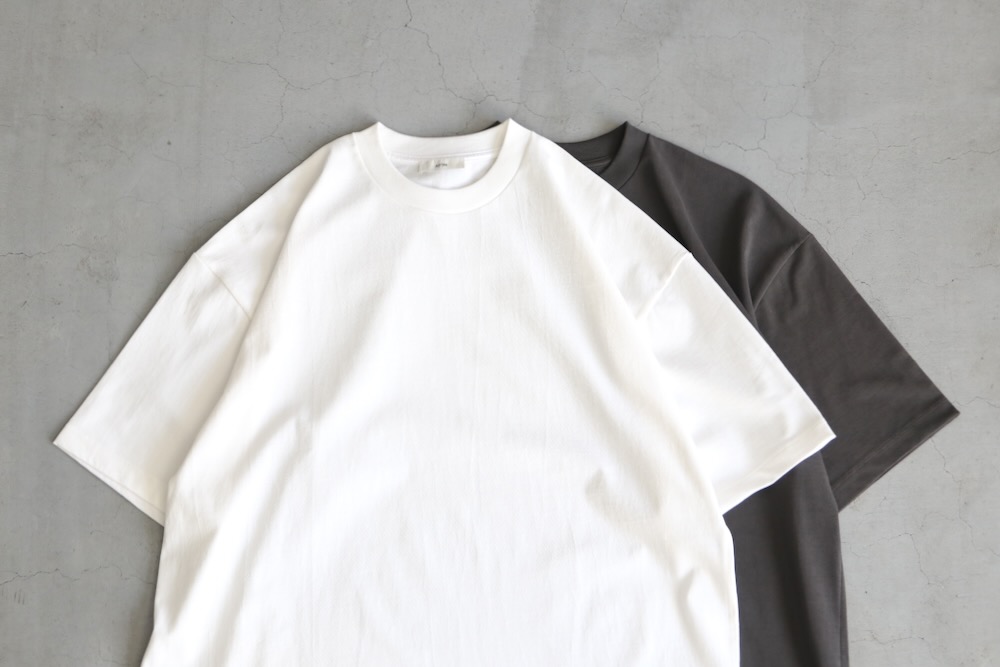 ATON (ȥ) "FRESCA PLATE OVERSIZED T-SHIRT"