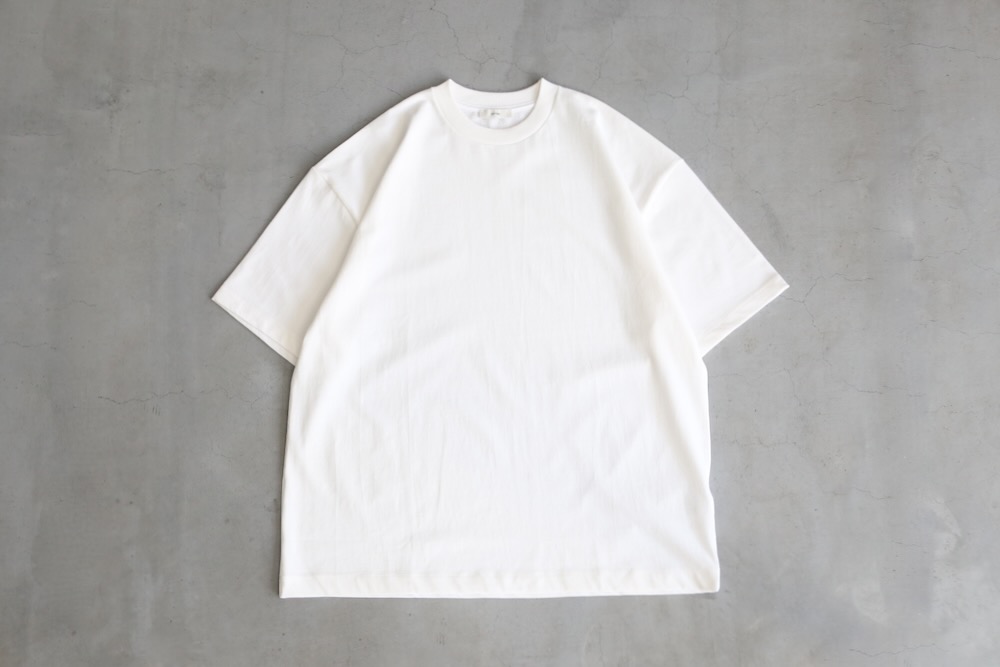 ATON (ȥ) "FRESCA PLATE OVERSIZED T-SHIRT"